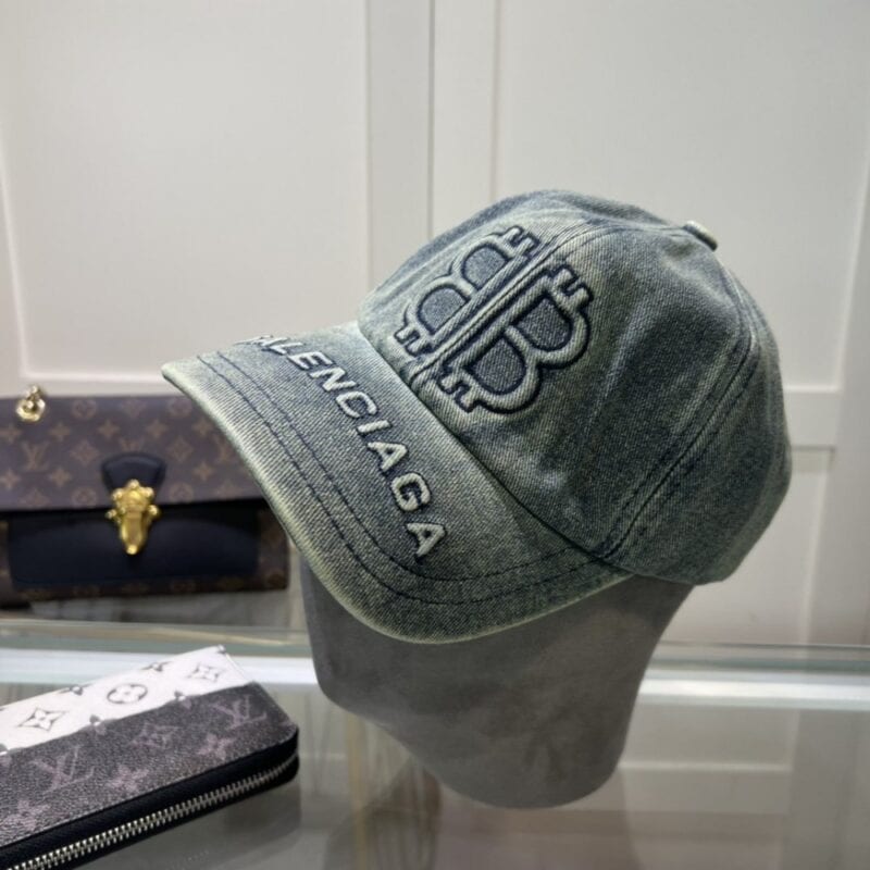 【AT2144】Balenciaga オフィシャルサイトの新作、バレンシアガの新しい野球帽。即納可🧢シンプルでおしゃれで非常にかっこいい帽子です！カップル用！