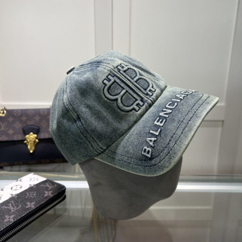【AT2144】Balenciaga オフィシャルサイトの新作、バレンシアガの新しい野球帽。即納可🧢シンプルでおしゃれで非常にかっこいい帽子です！カップル用！