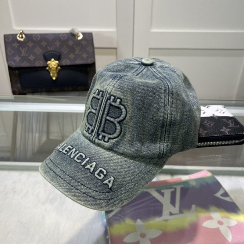 【AT2144】Balenciaga オフィシャルサイトの新作、バレンシアガの新しい野球帽。即納可🧢シンプルでおしゃれで非常にかっこいい帽子です！カップル用！