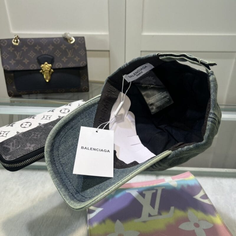 【AT2144】Balenciaga オフィシャルサイトの新作、バレンシアガの新しい野球帽。即納可🧢シンプルでおしゃれで非常にかっこいい帽子です！カップル用！