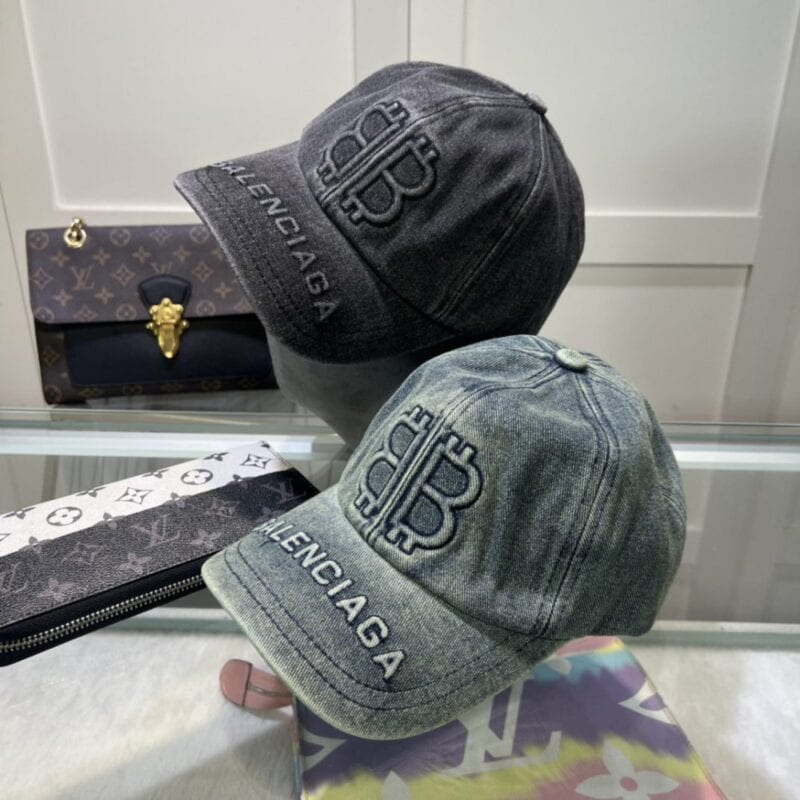 【AT2144】Balenciaga オフィシャルサイトの新作、バレンシアガの新しい野球帽。即納可🧢シンプルでおしゃれで非常にかっこいい帽子です！カップル用！
