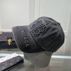 【AT2145】Balenciaga公式ウェブサイトの新商品。バレンシアガの新しいベースボールキャップ。在庫があるので、すぐに発送します🧢シンプルでスタイリッシュでとてもかわいい帽子！カップル用！