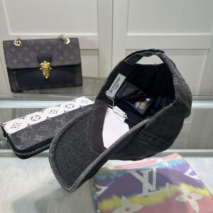 【AT2145】Balenciaga公式ウェブサイトの新商品。バレンシアガの新しいベースボールキャップ。在庫があるので、すぐに発送します🧢シンプルでスタイリッシュでとてもかわいい帽子！カップル用！