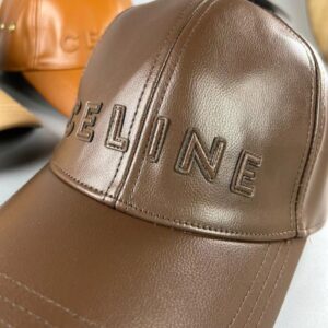 【AT2152】Celine セリーヌの新しいレザーベースボールキャップ。朝早く出勤する人に必須アイテムです。幅広いつばデザインで、顔を小さく見せます。洗練されたロゴで質感が満載です。