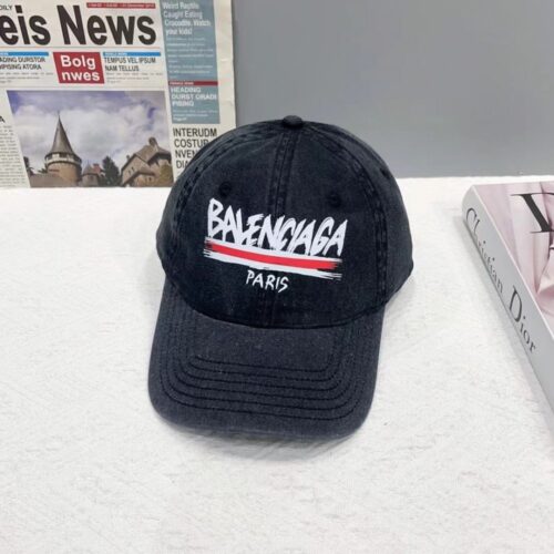 【AT2157】Balenciaga が水洗いとヴィンテージ加工のデニムボールキャップをリリースしました。新しいウォッシュデニムシリーズが登場し、カジュアルに合わせやすいです。クローゼットのマストアイテム。