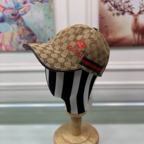 【AT2166】万年のクラシック商品が出荷されました！ ボックス付きの布袋、Gucci（グッチ）のクラシックベースボールキャップ😍😍 Gucci の刺繍が施されたこのキャップは、帆布と上質な牛革で作られており、純粋な綿の裏地があります。軽やかで通気性があります！ 実物撮影、男女問わずオールシーズンお使いいただけるベーシックなデザインで、基本的なヘッドサイズは56センチ、貼り付け部分で調節可能です。