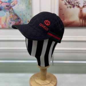 【AT2167】Gucci(グッチ)万年のクラシックモデルが発送されました！ボックスと布袋付き、グッチのクラシックベースボールキャップ😍😍グッチのエンボス加工、キャンバス素材+最上級牛革、純綿裏地、軽い通気性！実物撮影、四季に対応男女兼用、基本的な頭囲は56、パッチで調節可能です。