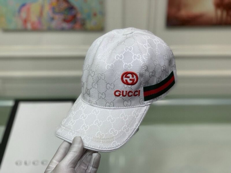 【AT2168】万年にわたるクラシックな商品の出荷！箱と布袋が付いています、Gucci（グッチ）のクラシックな野球帽😍😍 gucciの刺繍が施されており、キャンバス生地+最上級牛革、純綿裏地で、軽量で通気性があります！実物撮影、四季に合わせやすい男女兼用で、基本のヘッドサイズは56、貼り付け調節可能です。