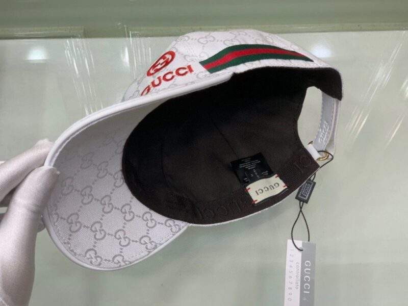 【AT2168】万年にわたるクラシックな商品の出荷！箱と布袋が付いています、Gucci（グッチ）のクラシックな野球帽😍😍 gucciの刺繍が施されており、キャンバス生地+最上級牛革、純綿裏地で、軽量で通気性があります！実物撮影、四季に合わせやすい男女兼用で、基本のヘッドサイズは56、貼り付け調節可能です。