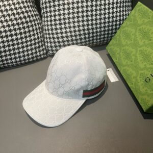 【AT2174】万年のクラシックなデザイン！ボックスと布袋が付いてきます。Gucciのクラシックなベースボールキャップ😍😍、キャンバス生地+最上級牛革で、軽く通気性があります！実物撮影で、四季に合わせて男女問わずお使いいただけます。ベースの頭囲は56センチで、貼り付け調整可能です。