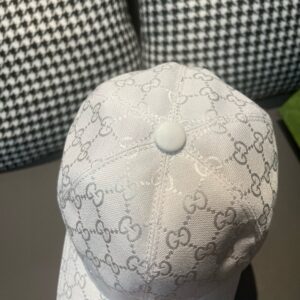 【AT2174】万年のクラシックなデザイン！ボックスと布袋が付いてきます。Gucciのクラシックなベースボールキャップ😍😍、キャンバス生地+最上級牛革で、軽く通気性があります！実物撮影で、四季に合わせて男女問わずお使いいただけます。ベースの頭囲は56センチで、貼り付け調整可能です。