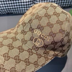 【AT2176】万年のクラシックなデザイン！ボックスと布袋付きのGucciの定番ベースボールキャップ😍😍。キャンバスと上質な牛革を使用し、軽量で通気性があります！実物撮影、四季を通して男女問わずお使いいただけます。基本的な頭囲は56cmで、パッチが調節可能です。