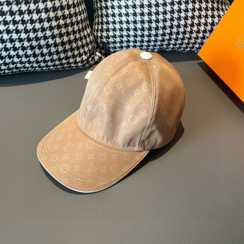 【AT2178】LV (Louis Vuitton) この新製品はボックスと布袋が付いています。LVルイヴィトンの新しい野球帽は、ダークな模様のプリント、オックスフォード生地と上質な牛革を使用しており、純綿の裏地で軽く通気性があります！品質は抜群で、基本的な頭囲は56センチ、ベルクロで調整可能です。