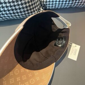【AT2178】LV (Louis Vuitton) この新製品はボックスと布袋が付いています。LVルイヴィトンの新しい野球帽は、ダークな模様のプリント、オックスフォード生地と上質な牛革を使用しており、純綿の裏地で軽く通気性があります！品質は抜群で、基本的な頭囲は56センチ、ベルクロで調整可能です。
