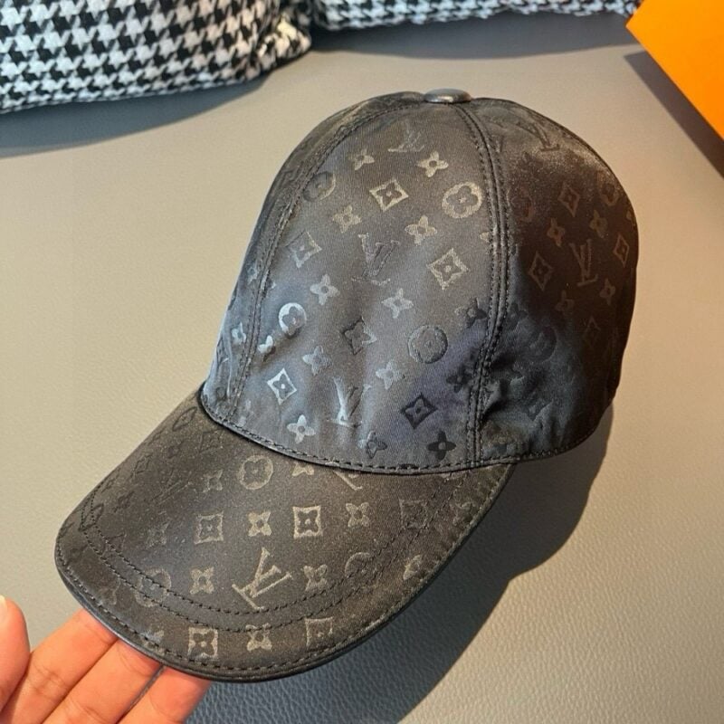 【AT2179】LV (Louis Vuitton) 新しい出荷品！箱と布袋が付いています。LVルイ・ヴィトン、新しいベースボールキャップ、ダークパターンプリント、オックスフォード生地+最上級牛革、純綿裏地、軽く通気性があります！品質は最高です、基本的な頭囲56、貼付け調整可能です。
