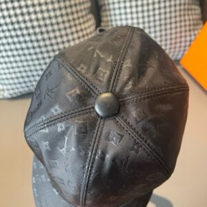 【AT2179】LV (Louis Vuitton) 新しい出荷品！箱と布袋が付いています。LVルイ・ヴィトン、新しいベースボールキャップ、ダークパターンプリント、オックスフォード生地+最上級牛革、純綿裏地、軽く通気性があります！品質は最高です、基本的な頭囲56、貼付け調整可能です。