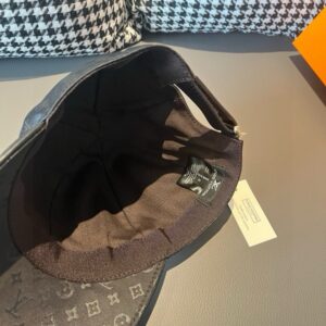 【AT2179】LV (Louis Vuitton) 新しい出荷品！箱と布袋が付いています。LVルイ・ヴィトン、新しいベースボールキャップ、ダークパターンプリント、オックスフォード生地+最上級牛革、純綿裏地、軽く通気性があります！品質は最高です、基本的な頭囲56、貼付け調整可能です。
