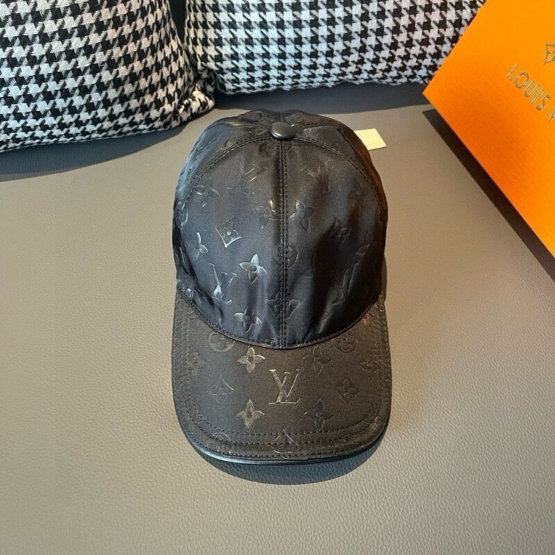 【AT2181】LV (Louis Vuitton) 新しい商品が出荷されました！ボックスと布袋が付属しています。LVルイ・ヴィトン、新しいベースボールキャップ、暗い模様のプリント、オックスフォード生地+最上級の牛革、純綿裏地、軽量で通気性が抜群！品質は最高です。基本的な頭囲は56で、パッチが調節可能です。
