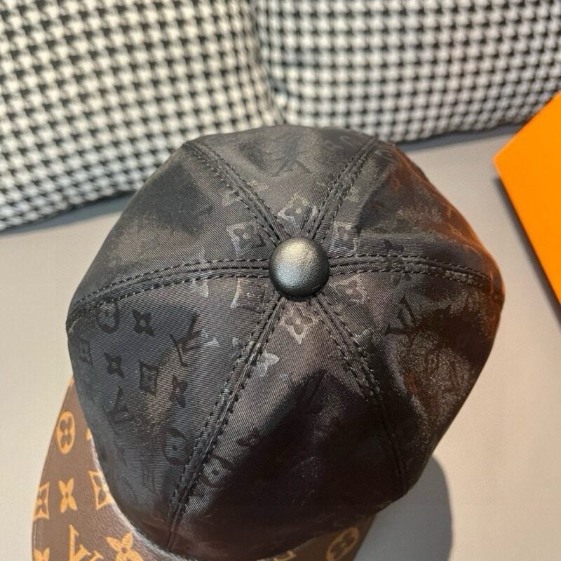 【AT2183】LV (Louis Vuitton) 箱の中に布袋付き、LV(ルイ・ヴィトン)、新しいタイプの野球帽、オールドフラワー柄、プリント生地と専門店のオールドフラワーレザーを組み合わせ、細かい仕事が完璧で、質がとてもいいです。基本的なサイズは56で、パッチが調節可能です。