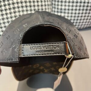 【AT2183】LV (Louis Vuitton) 箱の中に布袋付き、LV(ルイ・ヴィトン)、新しいタイプの野球帽、オールドフラワー柄、プリント生地と専門店のオールドフラワーレザーを組み合わせ、細かい仕事が完璧で、質がとてもいいです。基本的なサイズは56で、パッチが調節可能です。
