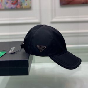 【AT2186】Prada 火をつけてダウントリアングルの四色出荷！箱や布バッグ付き、プラダのクラシックベースボールキャップ、クラシックな逆三角形の金属ロゴ、オックスフォード生地+最上級牛革で、軽く通気性抜群！質は抜群で、基本サイズは56で、パッチで調整可能。