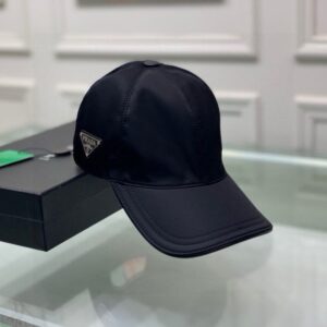 【AT2186】Prada 火をつけてダウントリアングルの四色出荷！箱や布バッグ付き、プラダのクラシックベースボールキャップ、クラシックな逆三角形の金属ロゴ、オックスフォード生地+最上級牛革で、軽く通気性抜群！質は抜群で、基本サイズは56で、パッチで調整可能。
