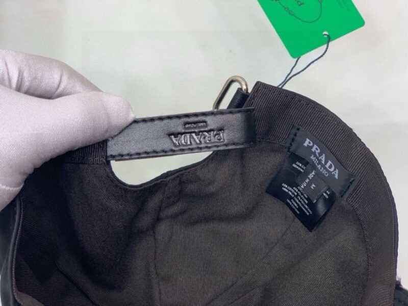 【AT2186】Prada 火をつけてダウントリアングルの四色出荷！箱や布バッグ付き、プラダのクラシックベースボールキャップ、クラシックな逆三角形の金属ロゴ、オックスフォード生地+最上級牛革で、軽く通気性抜群！質は抜群で、基本サイズは56で、パッチで調整可能。