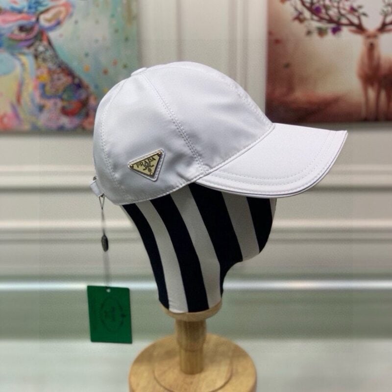 【AT2188】Prada 火爆なダウンベースボールキャップ4色入り！ボックスと布バッグ付き、プラダのクラシックなベースボールキャップ、クラシックな逆三角形の金属のロゴ、オックスフォード生地+最上級牛革、軽量で通気性があります！品質は最高で、基本的なヘッドサイズは56、パッチで調整可能