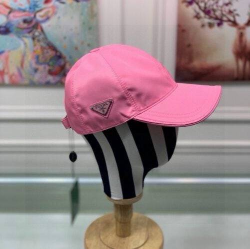 【AT2189】Prada 火がついている逆三角形の四角形の出荷！ボックスと布袋が付属しており、Pradaのクラシックなベースボールキャップで、クラシックな逆三角形のメタルロゴが付いています。オックスフォード生地+最上級牛革で、軽くて通気性があります！品質は最高で、基本的なヘッドサイズは56で、貼り付け部分で調整可能です。