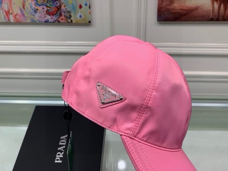 【AT2189】Prada 火がついている逆三角形の四角形の出荷！ボックスと布袋が付属しており、Pradaのクラシックなベースボールキャップで、クラシックな逆三角形のメタルロゴが付いています。オックスフォード生地+最上級牛革で、軽くて通気性があります！品質は最高で、基本的なヘッドサイズは56で、貼り付け部分で調整可能です。
