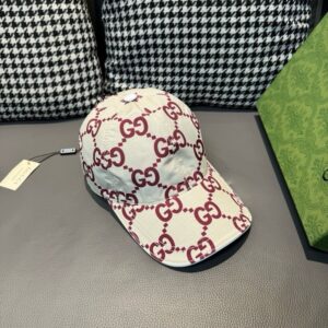 【AT2199】公式ウェブサイトの新作が入荷し、パッケージの布袋と一緒に提供されます。Gucciの最新のベースボールキャップは、完璧な花柄が特徴で、キャンバス地と上質な牛革で作られており、軽量で通気性があります。基本的なサイズは56で、調整可能なパッチが付いています。