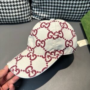 【AT2199】公式ウェブサイトの新作が入荷し、パッケージの布袋と一緒に提供されます。Gucciの最新のベースボールキャップは、完璧な花柄が特徴で、キャンバス地と上質な牛革で作られており、軽量で通気性があります。基本的なサイズは56で、調整可能なパッチが付いています。