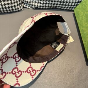 【AT2199】公式ウェブサイトの新作が入荷し、パッケージの布袋と一緒に提供されます。Gucciの最新のベースボールキャップは、完璧な花柄が特徴で、キャンバス地と上質な牛革で作られており、軽量で通気性があります。基本的なサイズは56で、調整可能なパッチが付いています。