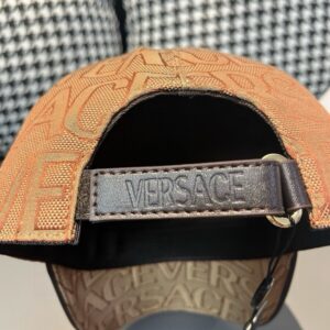 【AT2204】爆買い出荷中！VERSACE（ヴェルサーチ）の新作ベースボールキャップ、専用包装布袋付き、専門店布地＋上質牛革、パッチ調整可能、4色が人気販売中。