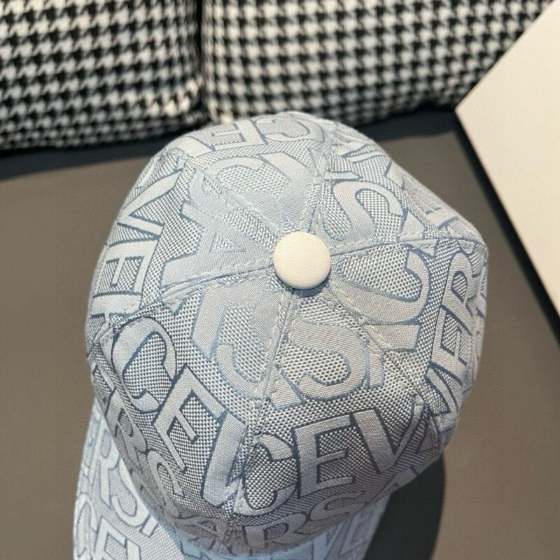 【AT2207】爆発的な販売！VERSACE（ヴェルサーチ）の新しいベースボールキャップ、専用の包装布製袋付き、カウンター布地+上質な牛革、調整可能なパッチ付き、4色が大ヒット中。