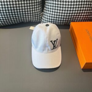 【AT2208】配箱布袋に入れる、LV(ルイ・ヴィトン)新作のベースボールキャップ。LVの刺繍が施されており、キャンバス生地と上質な牛革を使用。高品質な刺繍が施されており、基本的な頭囲は56で、パッチが調節可能です。
