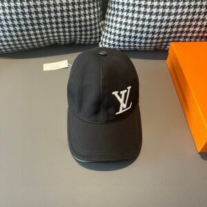 【AT2209】箱入れのポーチ、LV（ルイ・ヴィトン）の新作野球帽、LVの刺繍、帆布素材と最上級牛革を使用、細かい刺繍が施されています！クオリティは最高で、基本的な頭囲は56cmで、パッチ部分は調節可能です。