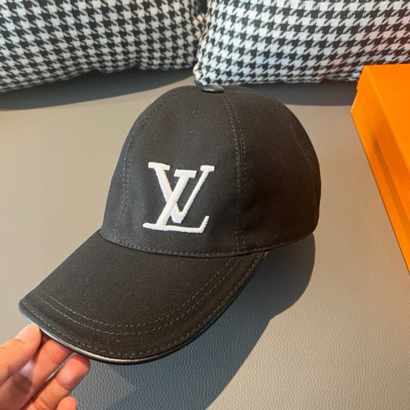 【AT2209】箱入れのポーチ、LV（ルイ・ヴィトン）の新作野球帽、LVの刺繍、帆布素材と最上級牛革を使用、細かい刺繍が施されています！クオリティは最高で、基本的な頭囲は56cmで、パッチ部分は調節可能です。
