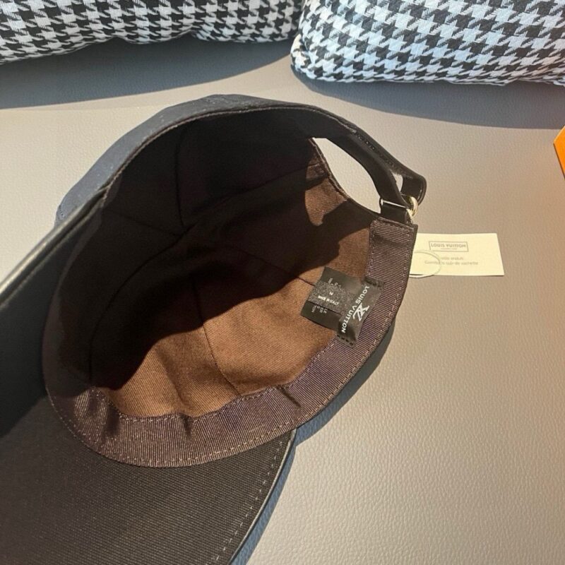 【AT2209】箱入れのポーチ、LV（ルイ・ヴィトン）の新作野球帽、LVの刺繍、帆布素材と最上級牛革を使用、細かい刺繍が施されています！クオリティは最高で、基本的な頭囲は56cmで、パッチ部分は調節可能です。