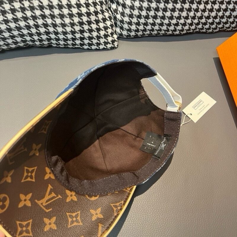 【AT2211】LV (Louis Vuitton) ボックスと布袋が付いたLV(ルイ・ヴィトン)の新しいベースボールキャップ、オールドフラワーのパッチワーク、デニム生地+専門店のオールドフラワーレザー、細かい仕事が完璧で、品質は最高です。基本的なヘッドサイズは56で、パッチは調整可能です。