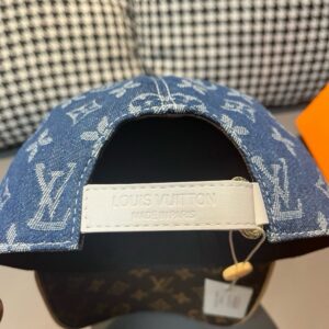 【AT2211】LV (Louis Vuitton) ボックスと布袋が付いたLV(ルイ・ヴィトン)の新しいベースボールキャップ、オールドフラワーのパッチワーク、デニム生地+専門店のオールドフラワーレザー、細かい仕事が完璧で、品質は最高です。基本的なヘッドサイズは56で、パッチは調整可能です。