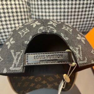 【AT2212】LV (Louis Vuitton) 盒子に入った布袋とLV（ルイ・ヴィトン）の新しい野球帽、モノグラム柄、デニム生地+専門店のモノグラム革、細かい仕上げ、素晴らしい品質、基本的なヘッドサイズ56、ベルクロで調整可能。