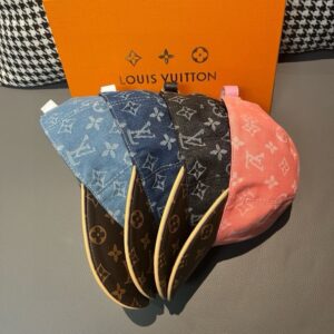 【AT2212】LV (Louis Vuitton) 盒子に入った布袋とLV（ルイ・ヴィトン）の新しい野球帽、モノグラム柄、デニム生地+専門店のモノグラム革、細かい仕上げ、素晴らしい品質、基本的なヘッドサイズ56、ベルクロで調整可能。