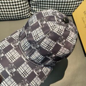 【AT2217】Burberry バーバリーの野球帽、チェック柄、シルク生地+上質な牛革、軽量で通気性があります！実物撮影、男女兼用。
