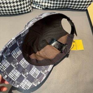 【AT2217】Burberry バーバリーの野球帽、チェック柄、シルク生地+上質な牛革、軽量で通気性があります！実物撮影、男女兼用。