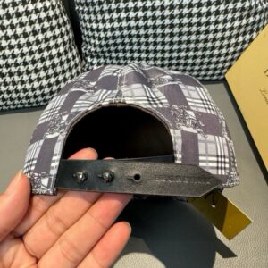 【AT2217】Burberry バーバリーの野球帽、チェック柄、シルク生地+上質な牛革、軽量で通気性があります！実物撮影、男女兼用。