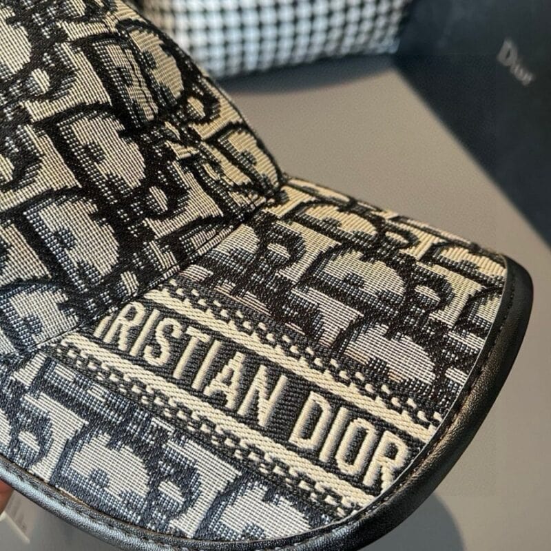 【AT2219】ボックス包装入りの布袋、Diorの新しい野球帽、Diorのモノグラム柄、ヴィンテージ風味たっぷり、キャンバス生地+上質な牛革、純綿裏地、軽やかで通気性抜群！品質は最高で、基本的なヘッドサイズは56ですが、パッチを調節できます。