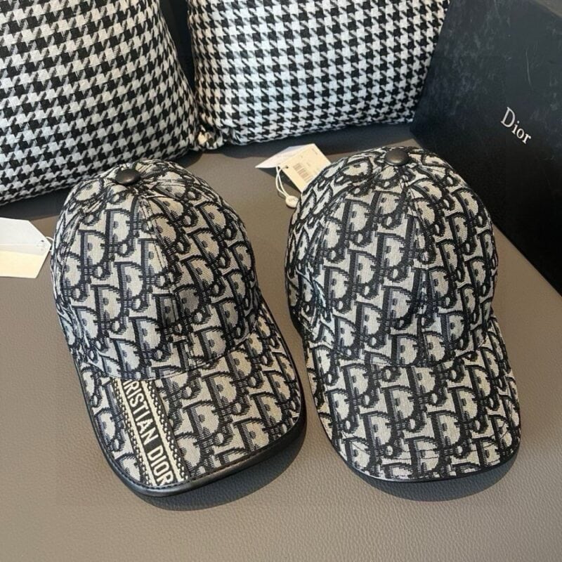 【AT2219】ボックス包装入りの布袋、Diorの新しい野球帽、Diorのモノグラム柄、ヴィンテージ風味たっぷり、キャンバス生地+上質な牛革、純綿裏地、軽やかで通気性抜群！品質は最高で、基本的なヘッドサイズは56ですが、パッチを調節できます。