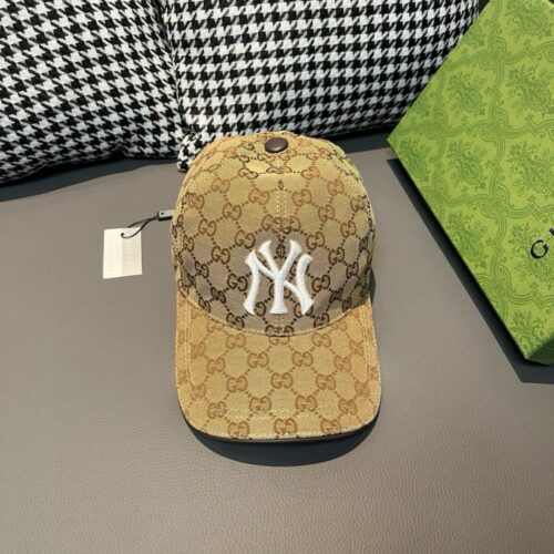 【AT2220】爆買いのオールカラー入荷 NY&Gucci コラボモデルのベースボールキャップ、最新モデルが専門店で買えます。NY 刺繍入り、通気性のある帆布素材+上質な牛革、細部まで完璧な仕上がり。独自の実物撮影、男女問わずにお使いいただけます。専用ボックスと袋が付属し、専門店のセカンドライン四色をご用意しています！