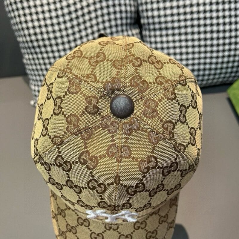 【AT2220】爆買いのオールカラー入荷 NY&Gucci コラボモデルのベースボールキャップ、最新モデルが専門店で買えます。NY 刺繍入り、通気性のある帆布素材+上質な牛革、細部まで完璧な仕上がり。独自の実物撮影、男女問わずにお使いいただけます。専用ボックスと袋が付属し、専門店のセカンドライン四色をご用意しています！